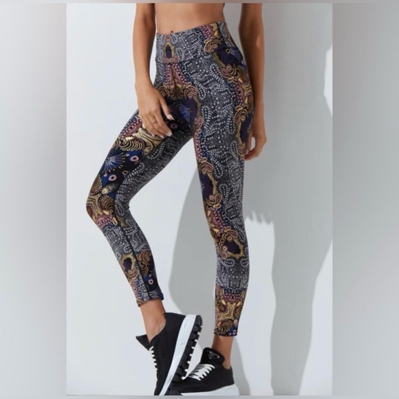 Noli Yoga Gilded Legging‎ NWT Size XSmall Foiled Gold Paisley Print - Picture 2 of 9